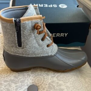 Sperry boots new never worn